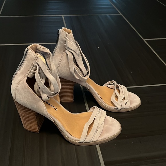 Lucky Brand Gray Sandals - Picture 2 of 3